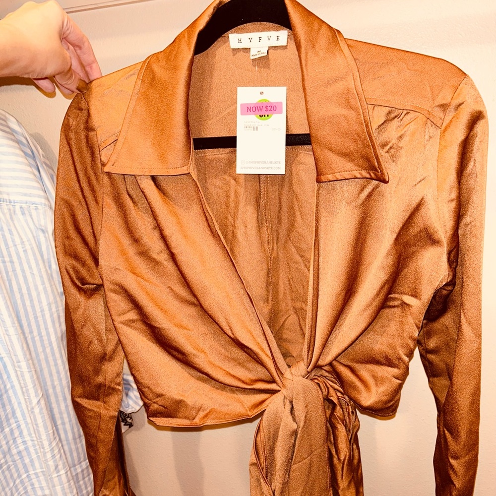 Medium 1970’s camel wrap / crop top that ties at the waist - Hyfve